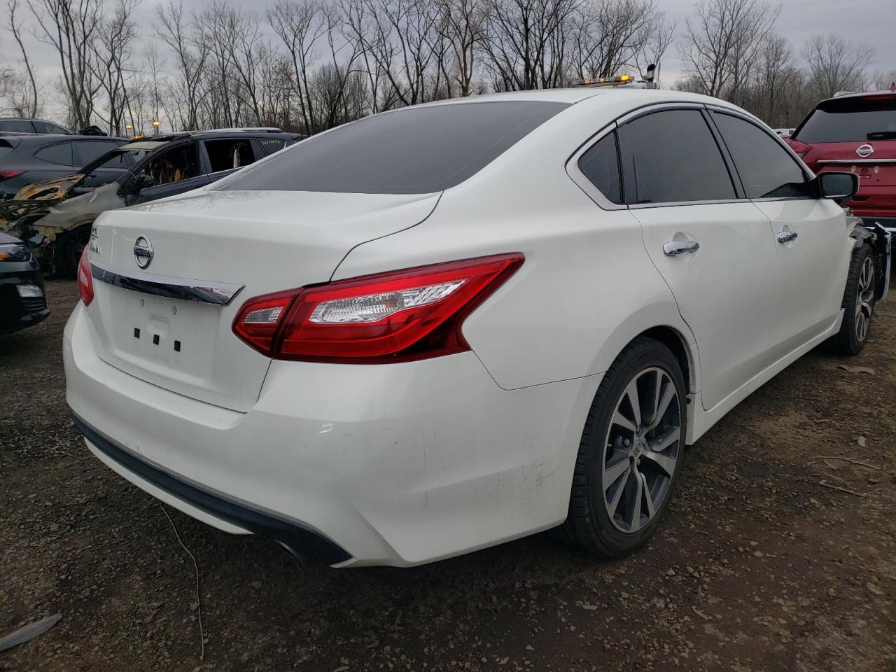 Photo 4 from auction – 2017 NISSAN ALTIMA 2.5 with VIN 1N4AL3AP8HN347945