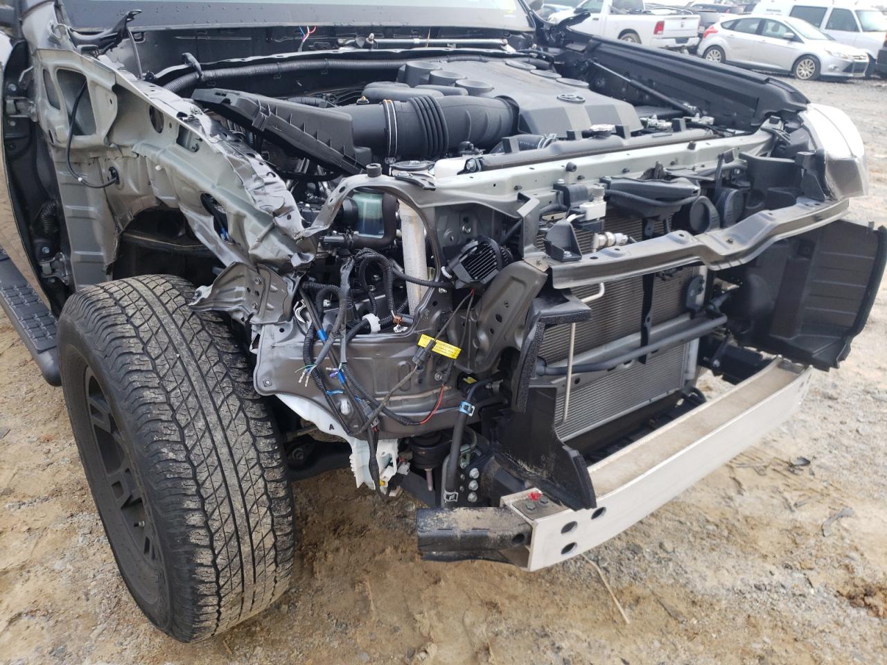 Photo 9 from auction – 2019 TOYOTA 4RUNNER SR with VIN JTEZU5JR8K5210689