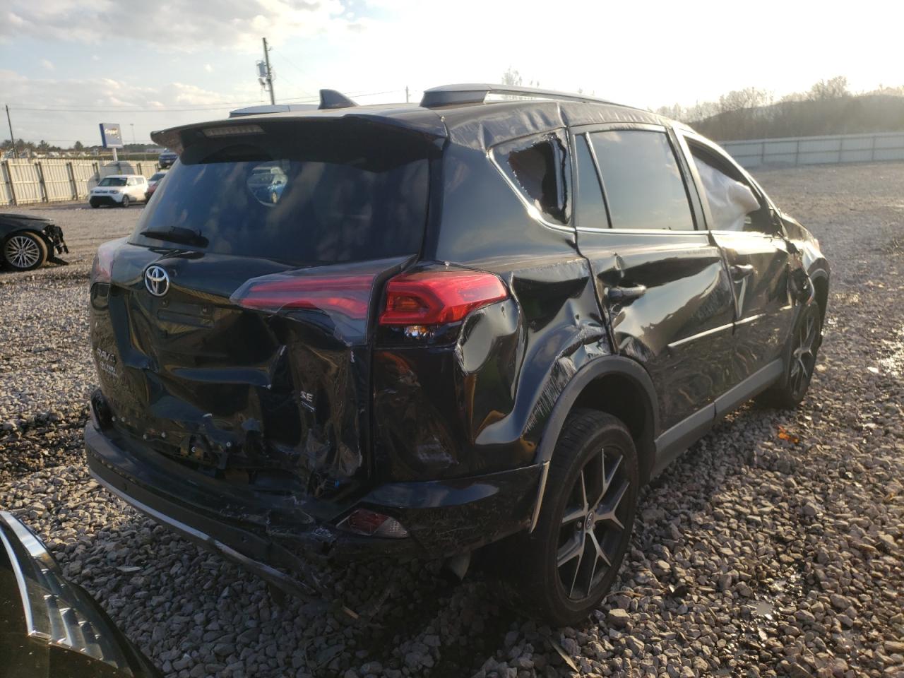 Photo 4 from auction – 2017 TOYOTA RAV4 SE with VIN 2T3JFREV2HW596702