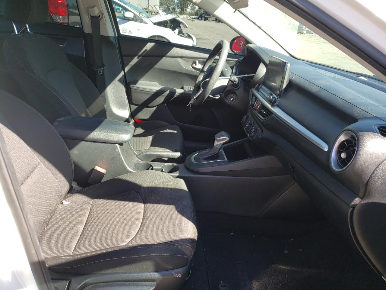 Photo 5 from auction – 2021 KIA FORTE FE with VIN 3KPF24AD5ME289435