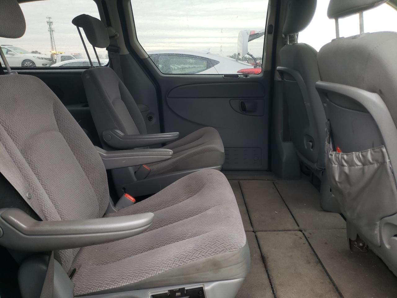 Photo 6 from auction – 2007 CHRYSLER TOWN & COU with VIN 2A4GP44R17R190251