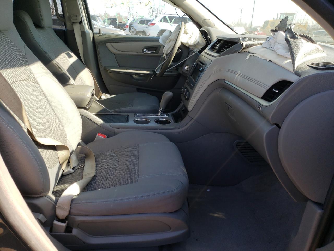 Photo 5 from auction – 2014 CHEVROLET TRAVERSE L with VIN 1GNKRFED5EJ213029