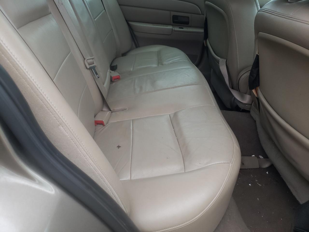 Photo 6 from auction – 2004 FORD CROWN VICT with VIN 2FAFP74W44X184224