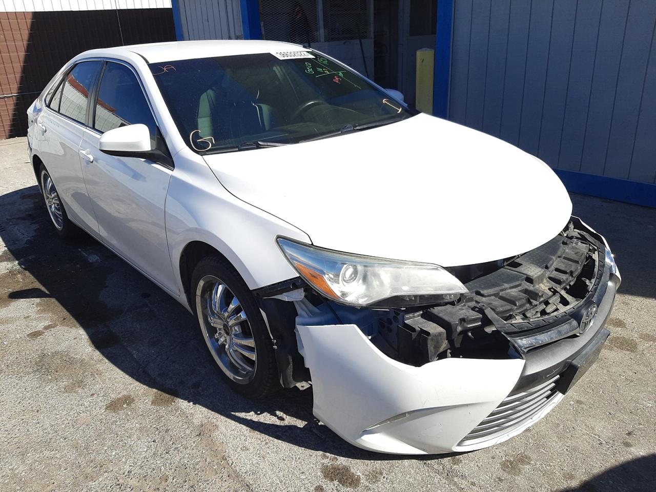TOYOTA CAMRY LE 2015 with VIN 4T1BF1FKXFU076067 - Photo from auction