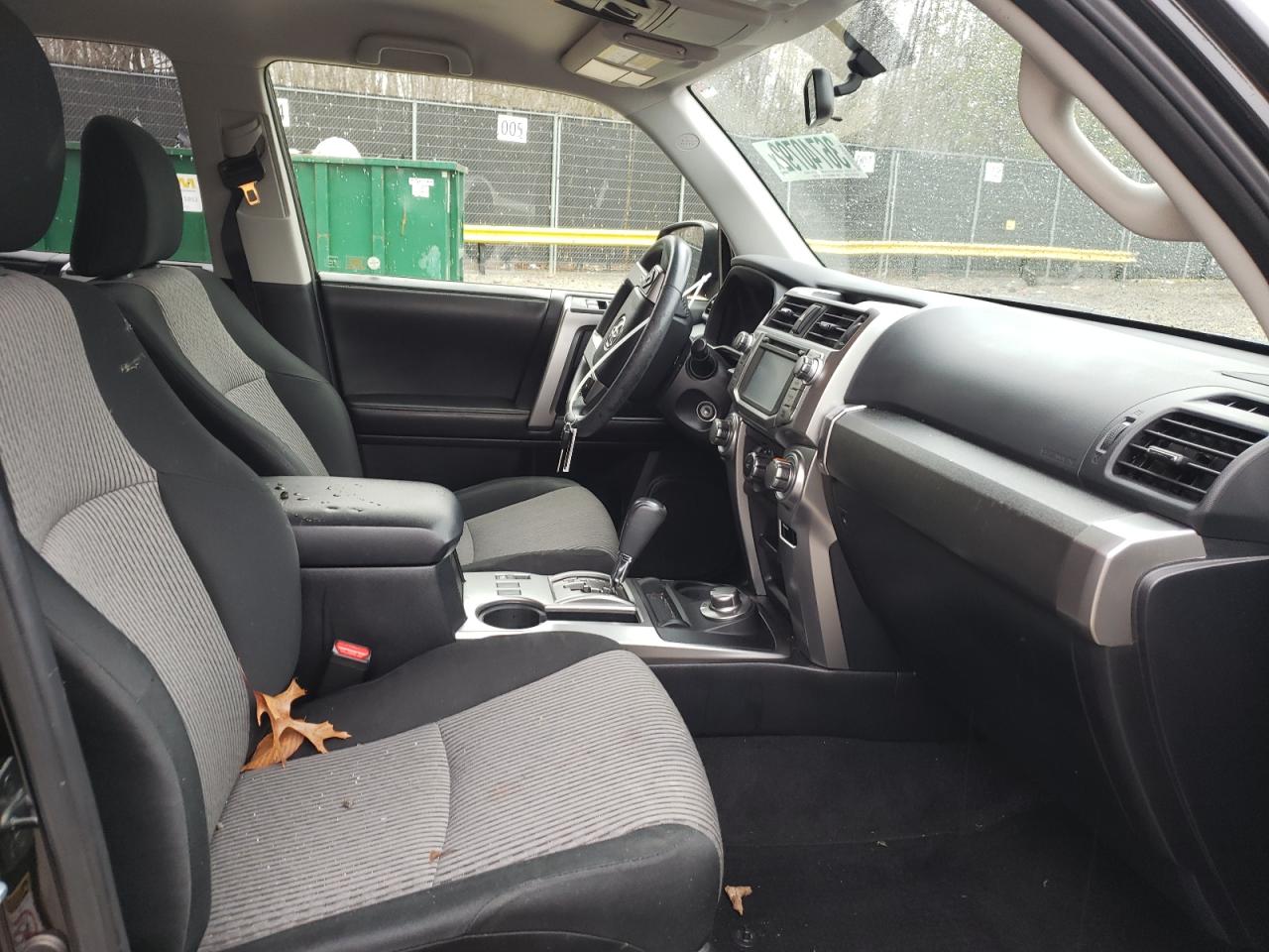 Photo 5 from auction – 2018 TOYOTA 4RUNNER SR with VIN JTEBU5JR5J5563939