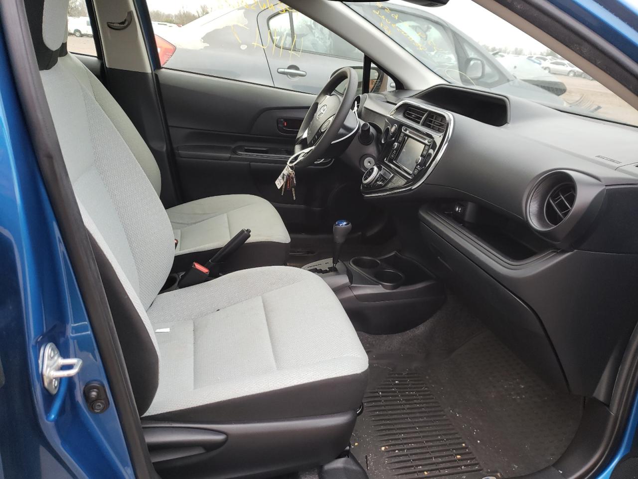 Photo 5 from auction – 2018 TOYOTA PRIUS C with VIN JTDKDTB32J1613805