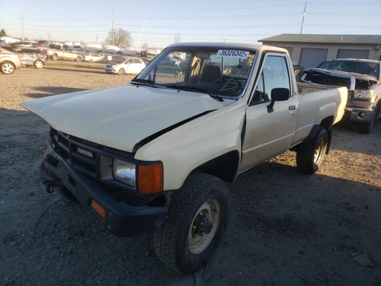 Photo 2 from auction – 1985 TOYOTA PICKUP RN6 with VIN JT4RN65D0F5053767
