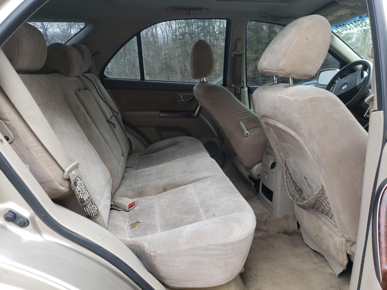 Photo 6 from auction – 2004 KIA SORENTO EX with VIN KNDJC733445329982