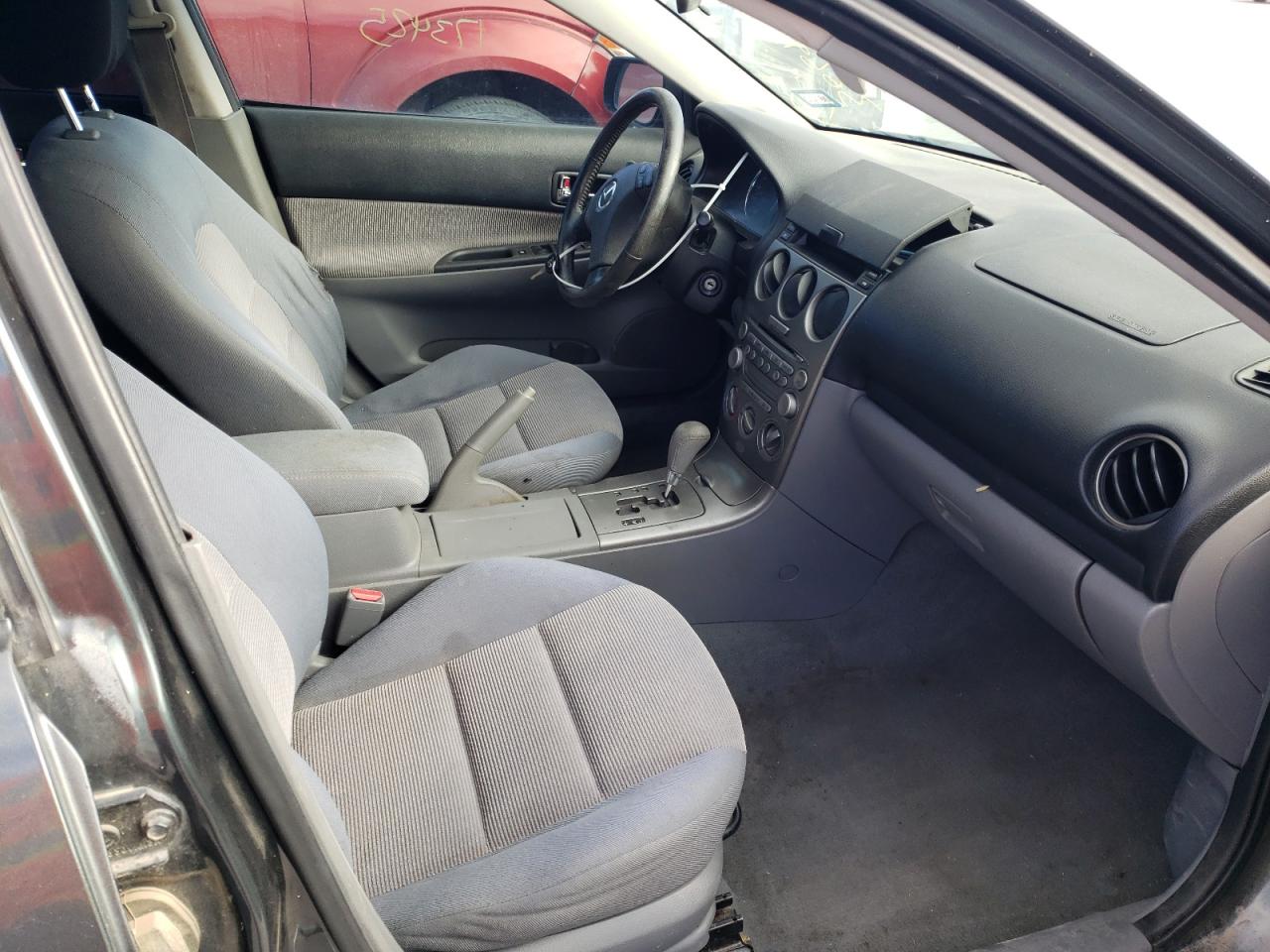 Photo 5 from auction – 2004 MAZDA 6 I with VIN 1YVFP80C045N47495