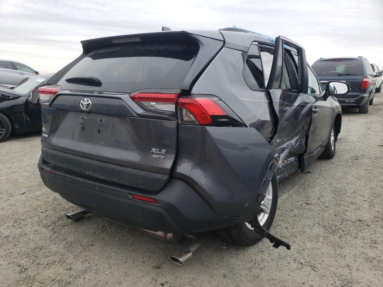 Photo 4 from auction – 2021 TOYOTA RAV4 XLE with VIN 2T3P1RFV8MC174615