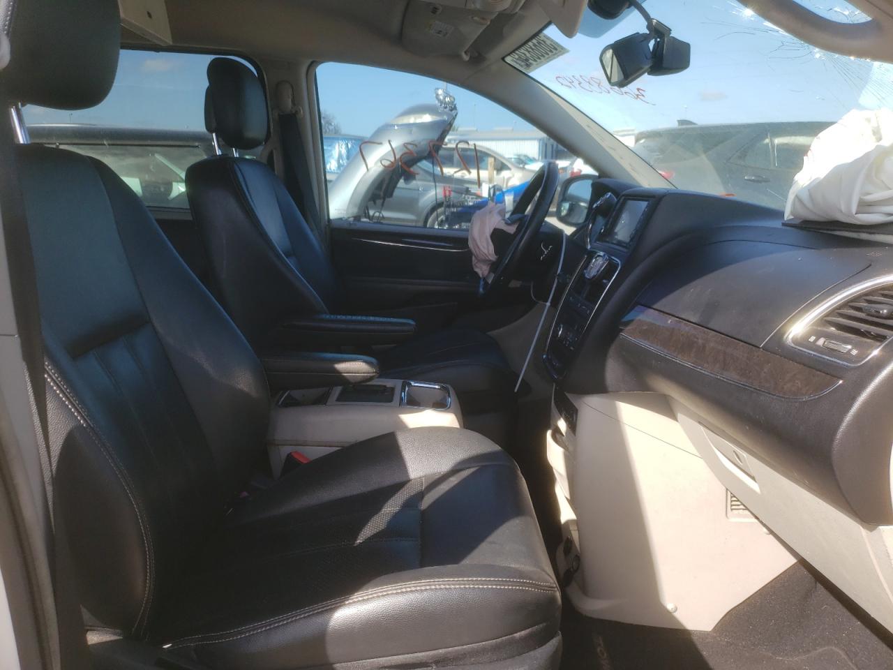 Photo 5 from auction – 2011 CHRYSLER TOWN & COU with VIN 2A4RR8DG3BR716395