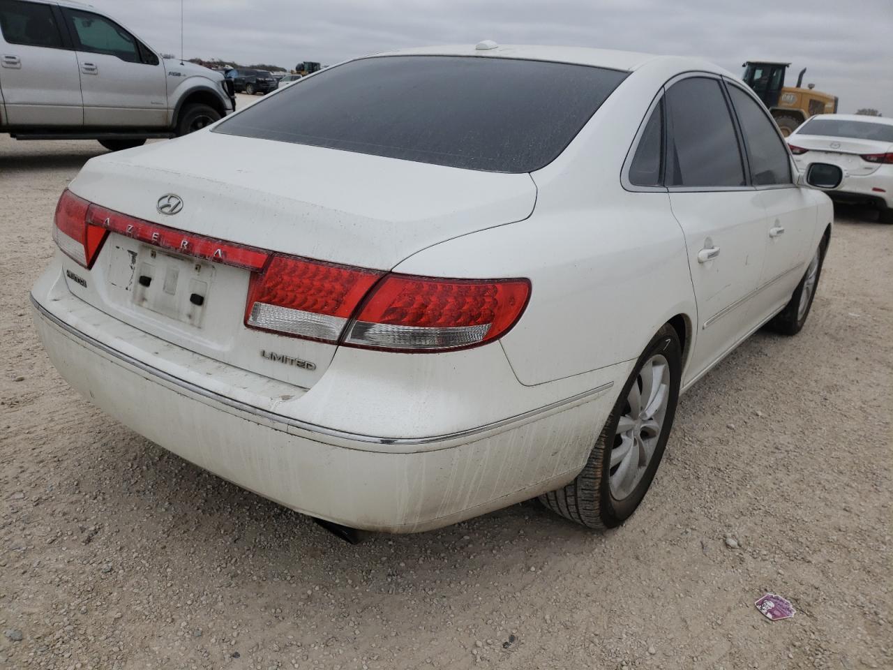 Photo 4 from auction – 2008 HYUNDAI AZERA SE with VIN KMHFC46F28A310852