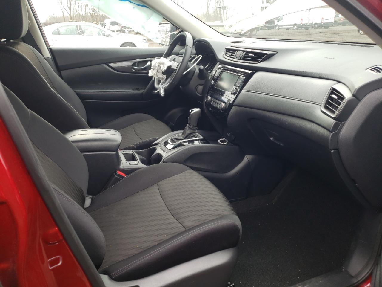 Photo 5 from auction – 2019 NISSAN ROGUE S with VIN 5N1AT2MV7KC758024