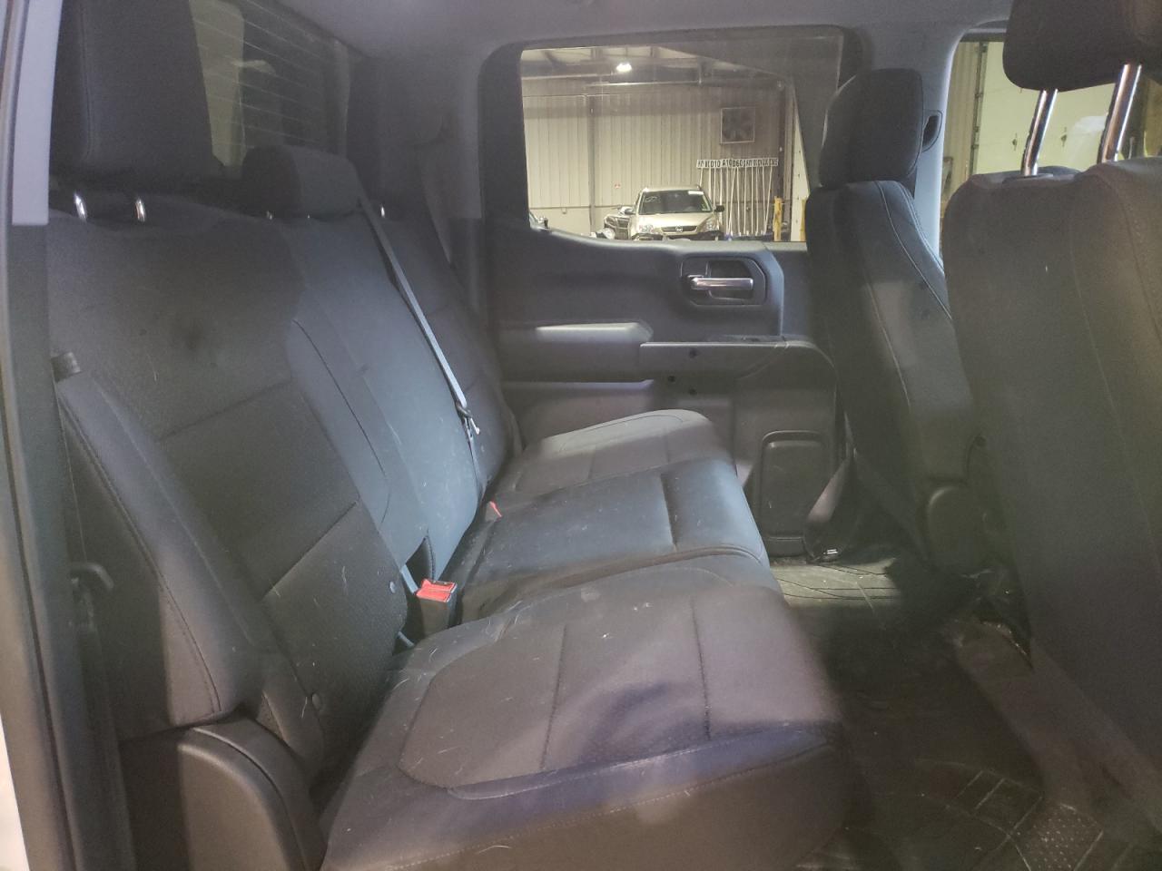 Photo 6 from auction – 2019 CHEVROLET SILVERADO with VIN 3GCPYBEH6KG266140