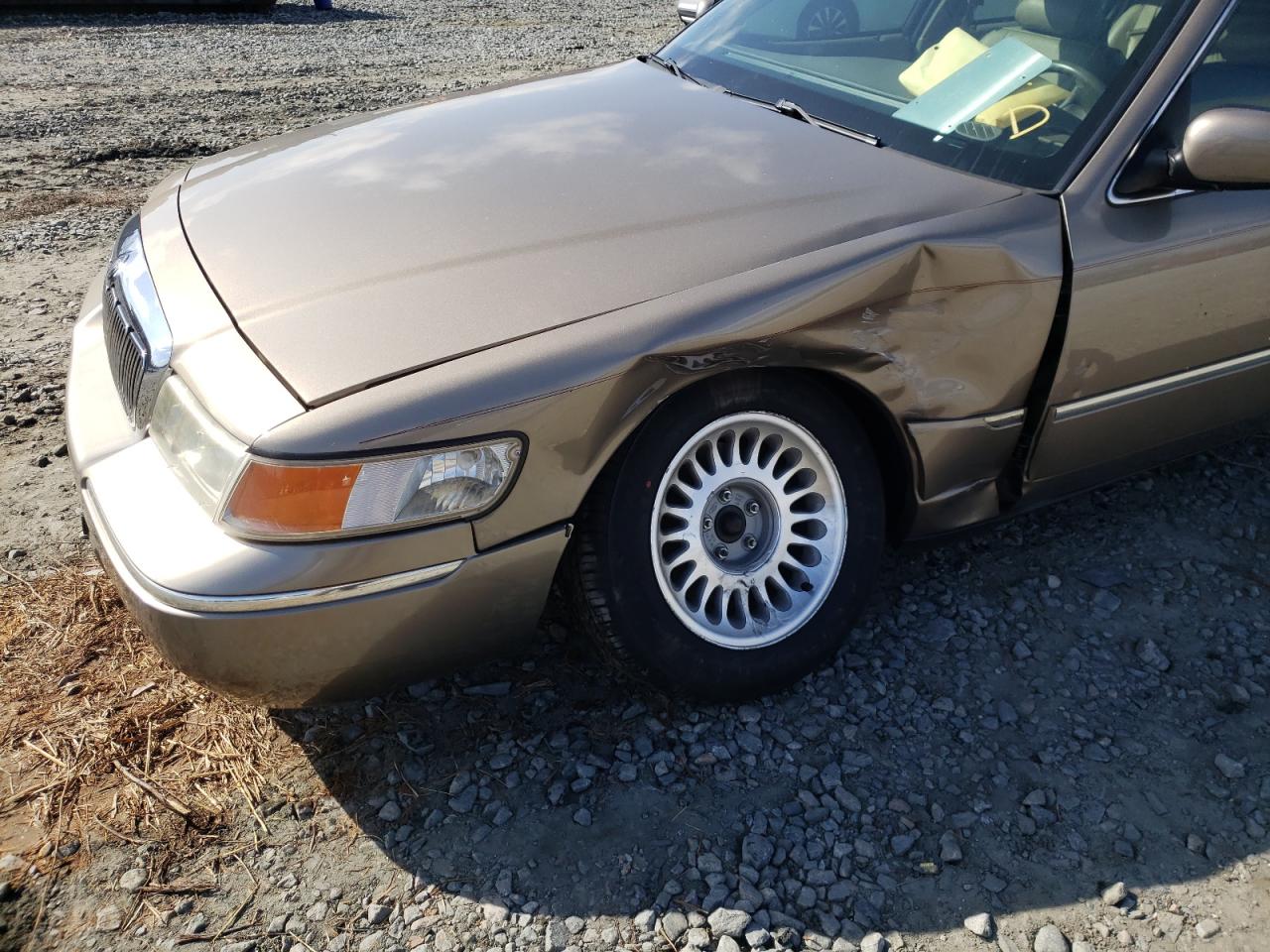 Photo 9 from auction – 2002 MERCURY GRAND MARQ with VIN 2MEFM75W02X640524