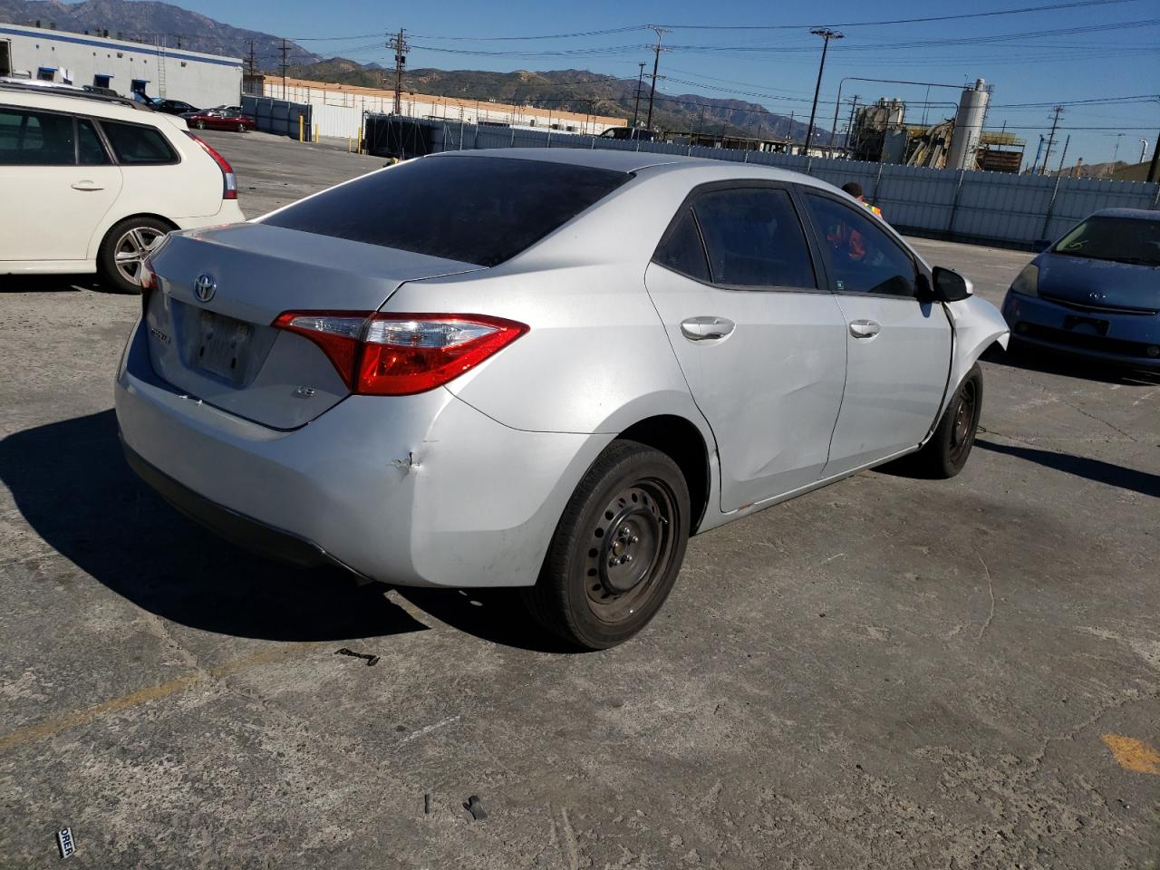 Photo 4 from auction – 2016 TOYOTA COROLLA L with VIN 5YFBURHE0GP526985