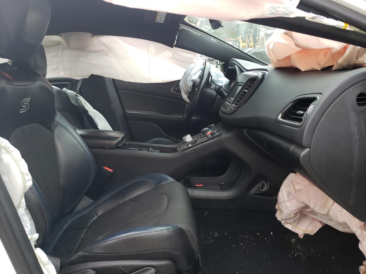 Photo 5 from auction – 2016 CHRYSLER 200 S with VIN 1C3CCCBB1GN127748