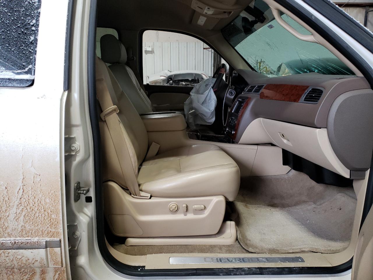 Photo 5 from auction – 2011 CHEVROLET TAHOE K150 with VIN 1GNSKCE07BR397161