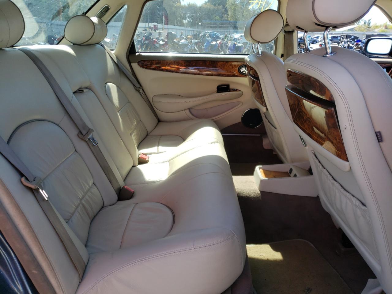 Photo 6 from auction – 2001 JAGUAR VANDENPLAS with VIN SAJDA24C31LF39327
