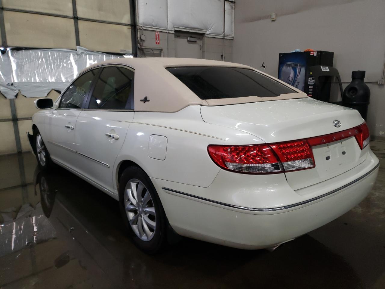 Photo 3 from auction – 2007 HYUNDAI AZERA SE with VIN KMHFC46F87A157909