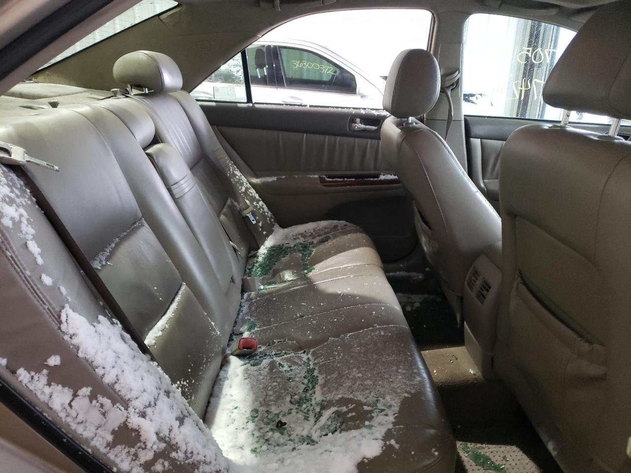 Photo 6 from auction – 2004 TOYOTA CAMRY LE with VIN 4T1BF30K54U585789