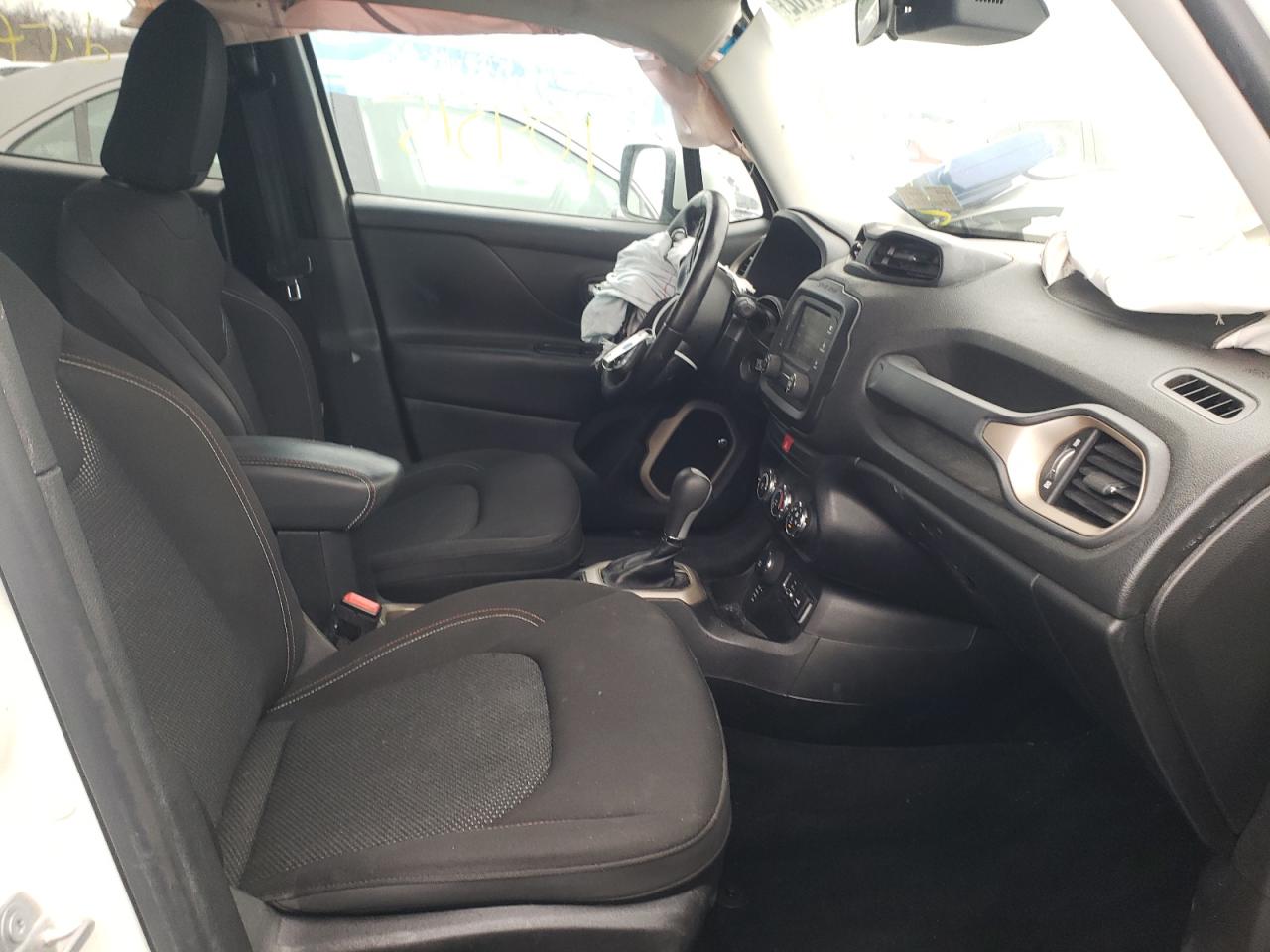 Photo 5 from auction – 2016 JEEP RENEGADE L with VIN ZACCJBBT2GPD02715