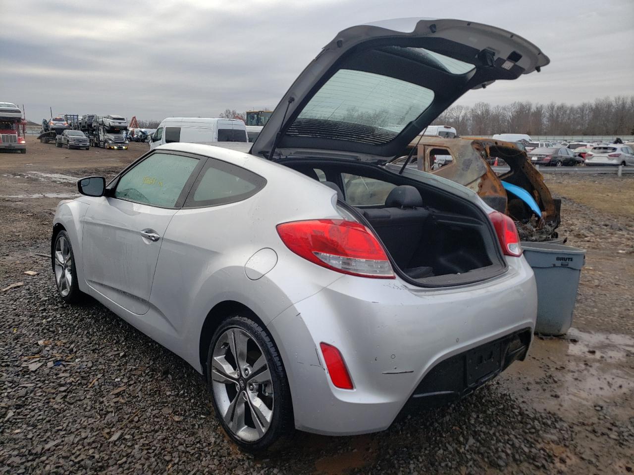 Photo 3 from auction – 2016 HYUNDAI VELOSTER with VIN KMHTC6AD9GU273011