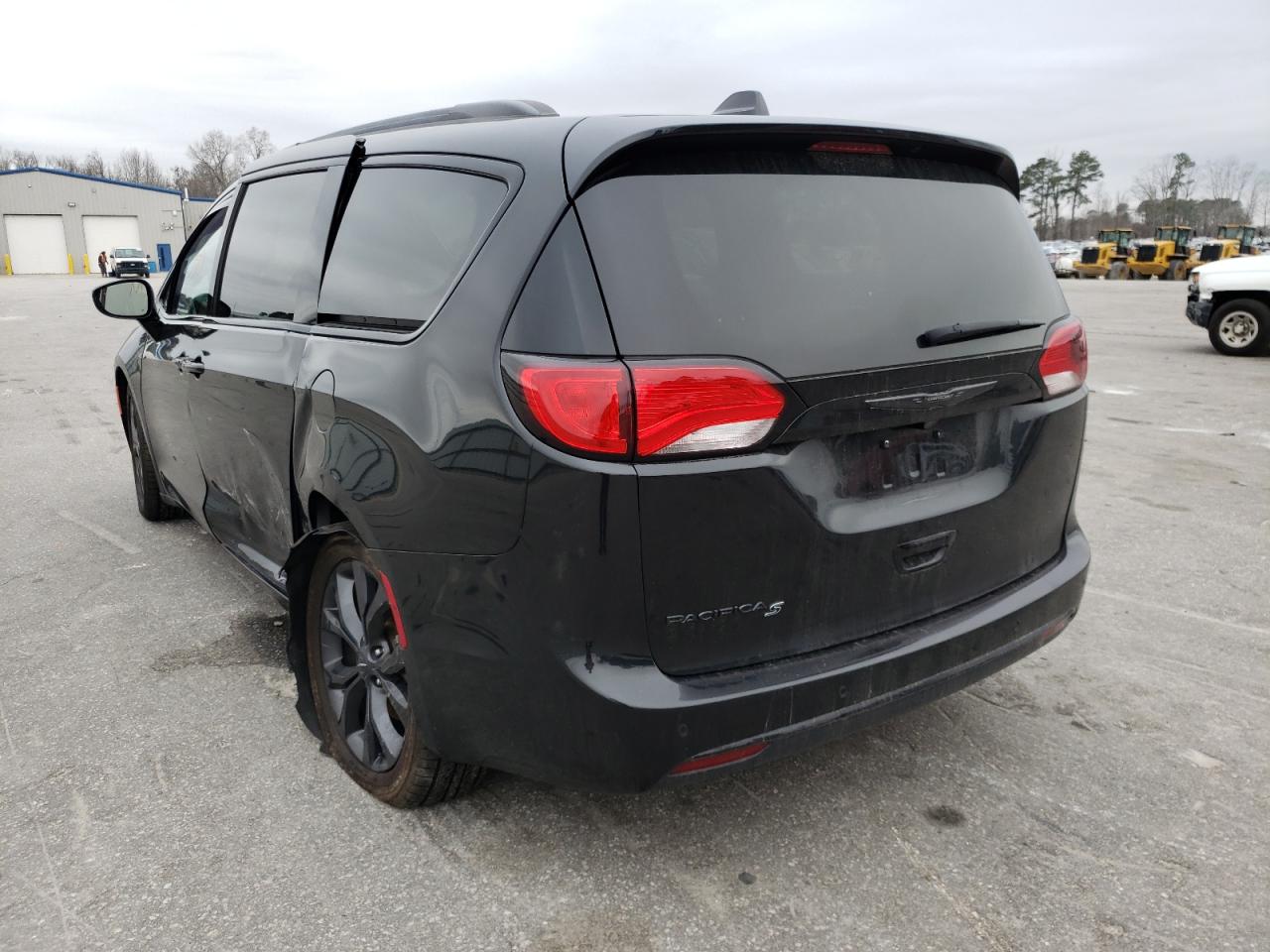 Photo 3 from auction – 2019 CHRYSLER PACIFICA T with VIN 2C4RC1EG0KR609477