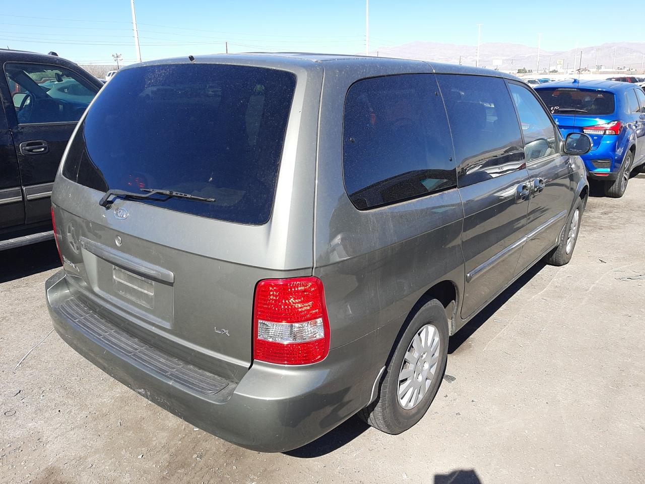 Photo 4 from auction – 2003 KIA SEDONA EX with VIN KNDUP131X36425945