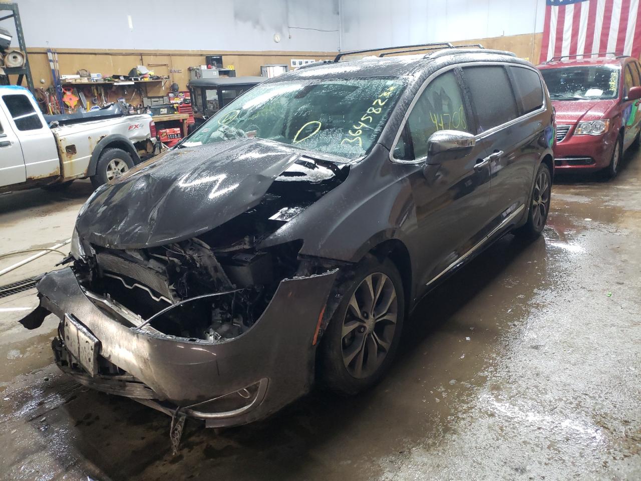 Photo 2 from auction – 2019 CHRYSLER PACIFICA L with VIN 2C4RC1GG7KR597762