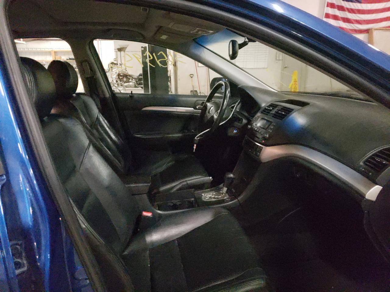 Photo 5 from auction – 2004 ACURA TSX with VIN JH4CL96824C024051