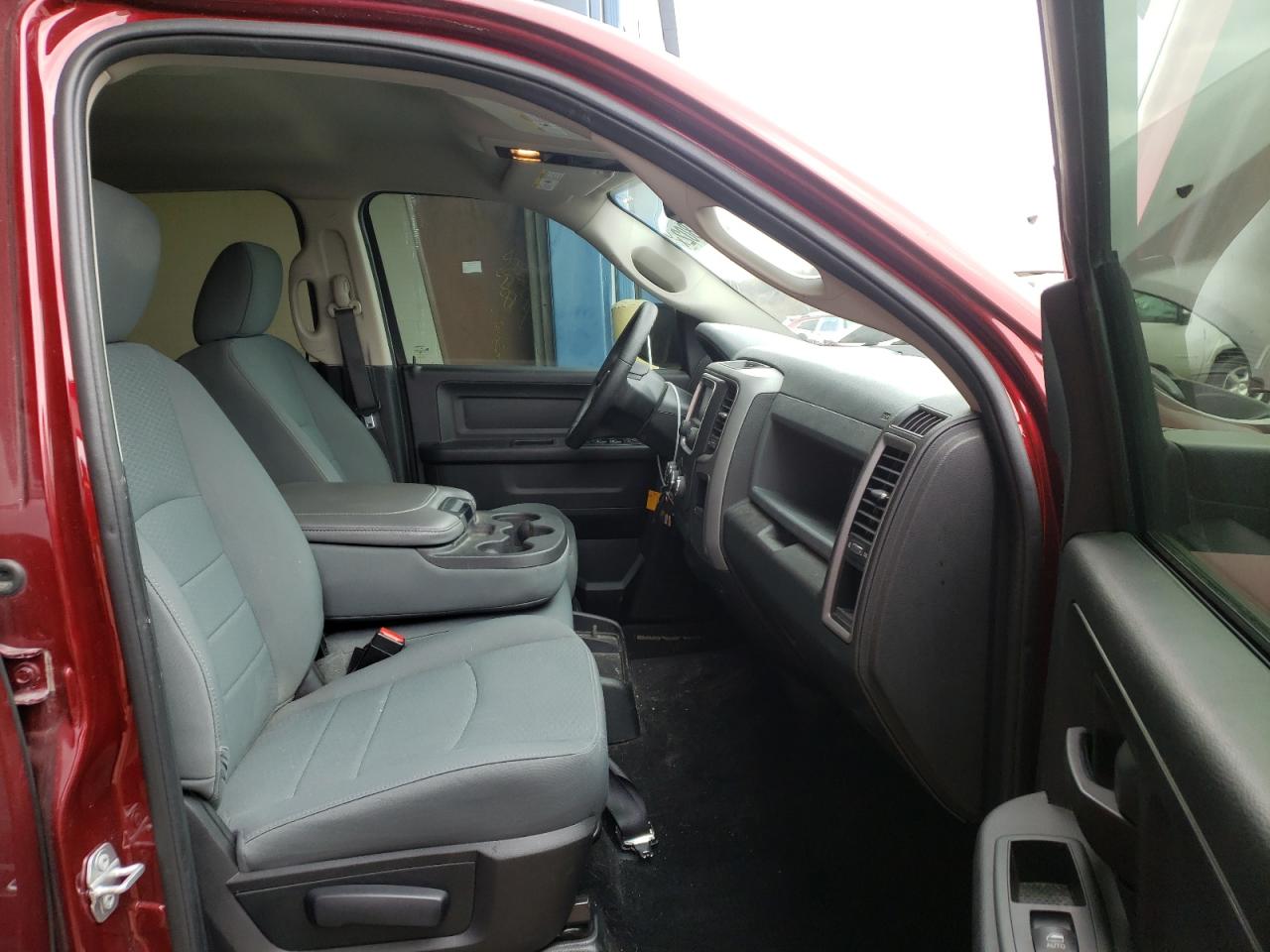 Photo 5 from auction – 2016 RAM 1500 ST with VIN 3C6RR7KTXGG326866