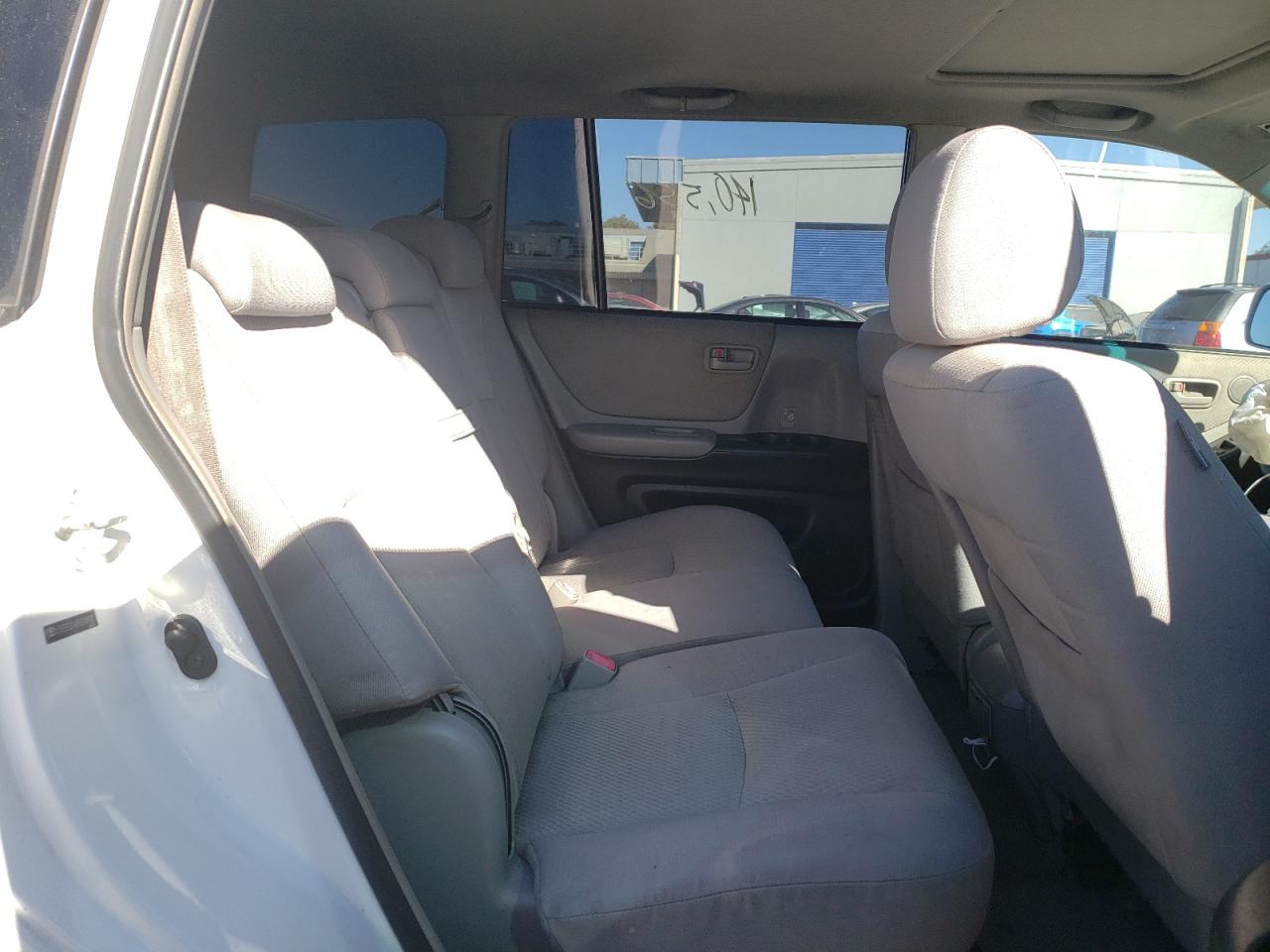 Photo 6 from auction – 2005 TOYOTA HIGHLANDER with VIN JTEEP21A950088067