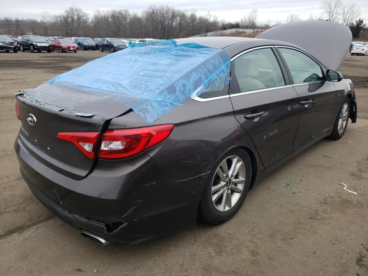 Photo 4 from auction – 2017 HYUNDAI SONATA SE with VIN 5NPE24AF6HH470154