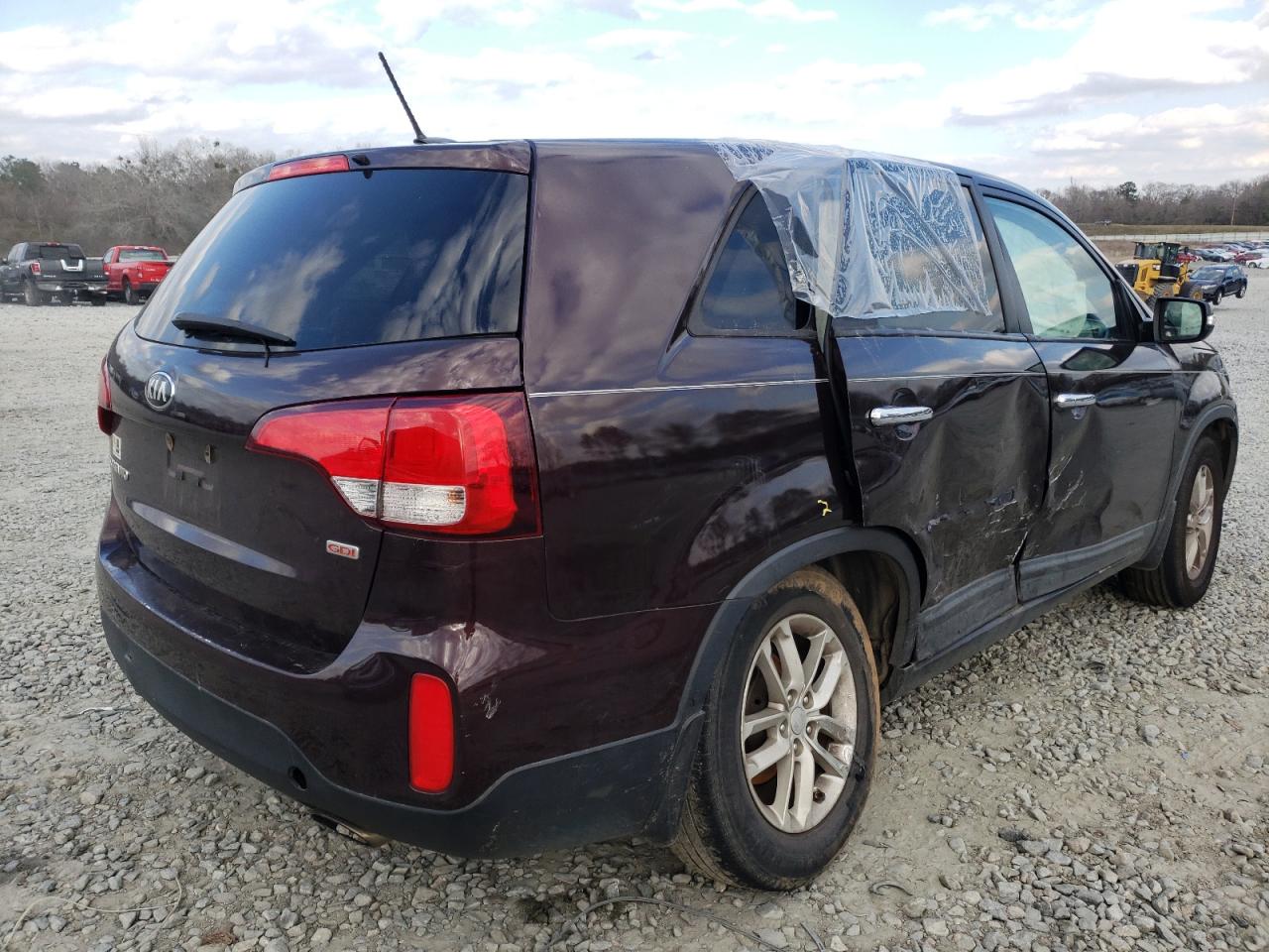 Photo 4 from auction – 2014 KIA SORENTO LX with VIN 5XYKT3A67EG495478