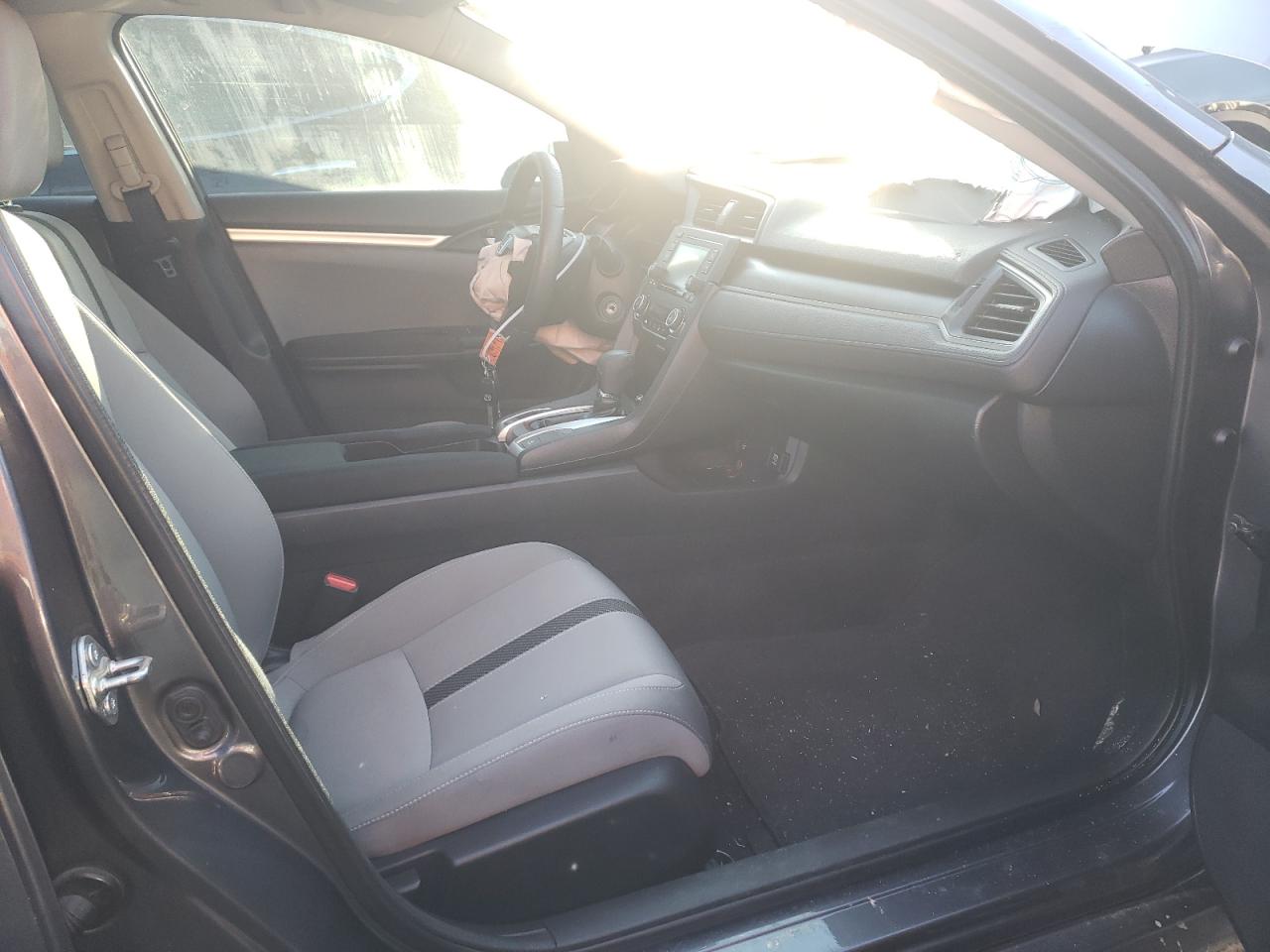 Photo 5 from auction – 2016 HONDA CIVIC LX with VIN 19XFC2F53GE209573