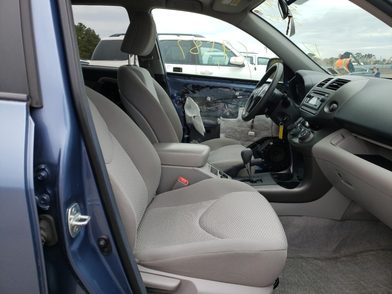 Photo 5 from auction – 2012 TOYOTA RAV4 with VIN 2T3BF4DV4CW250457