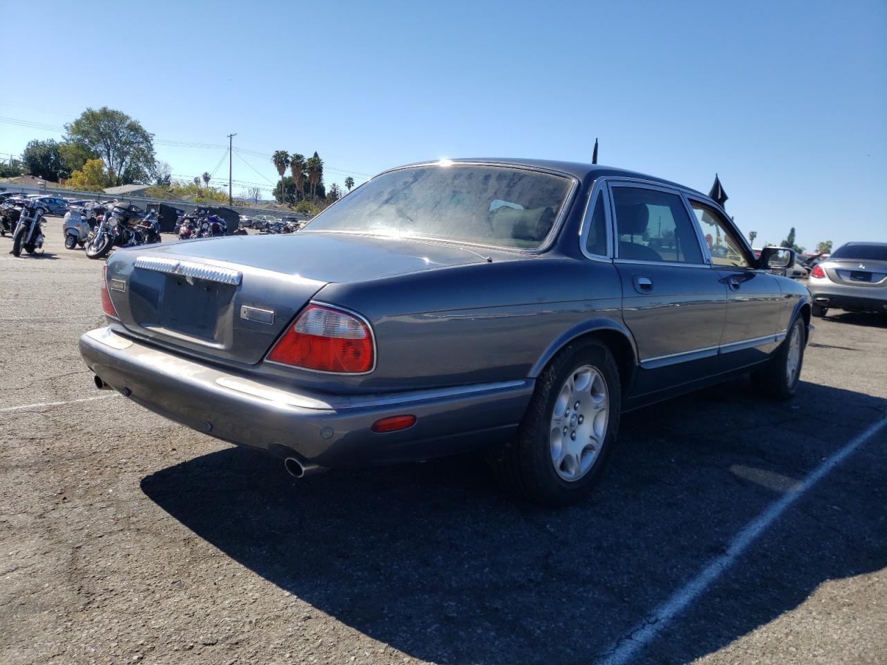 Photo 4 from auction – 2001 JAGUAR VANDENPLAS with VIN SAJDA24C31LF39327