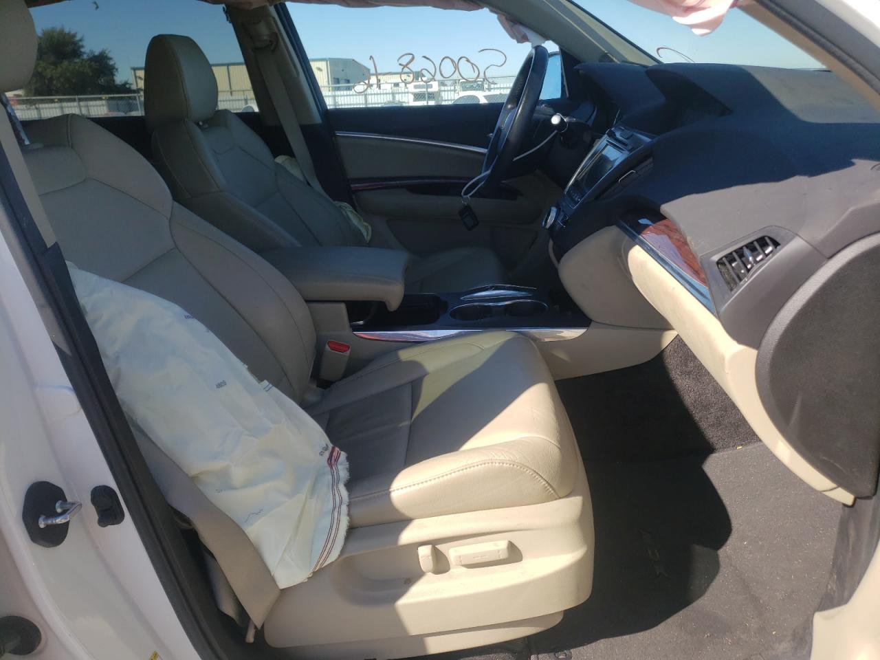 Photo 5 from auction – 2016 ACURA MDX with VIN 5FRYD3H25GB011066