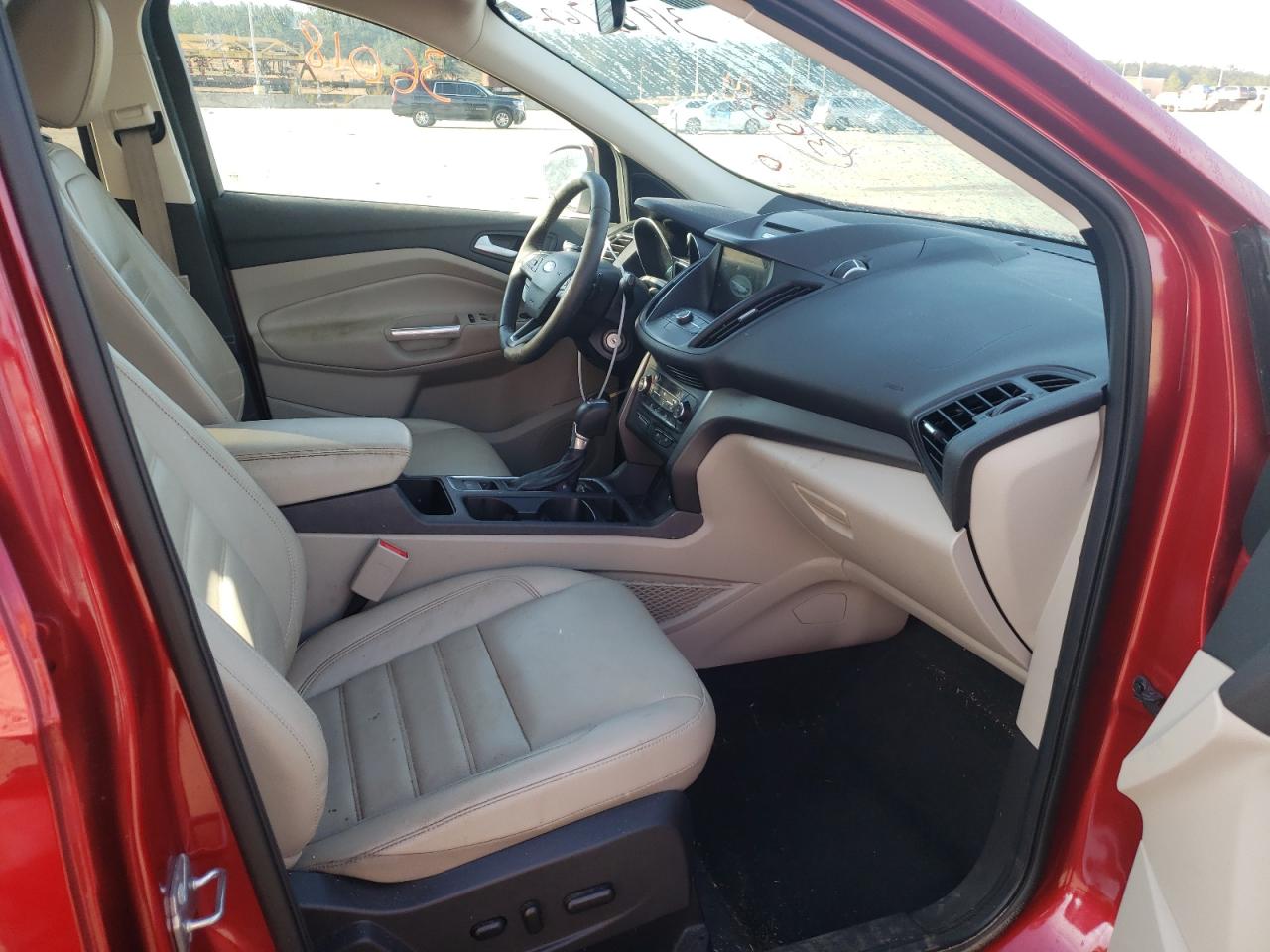 Photo 5 from auction – 2017 FORD ESCAPE SE with VIN 1FMCU0GD5HUD81919