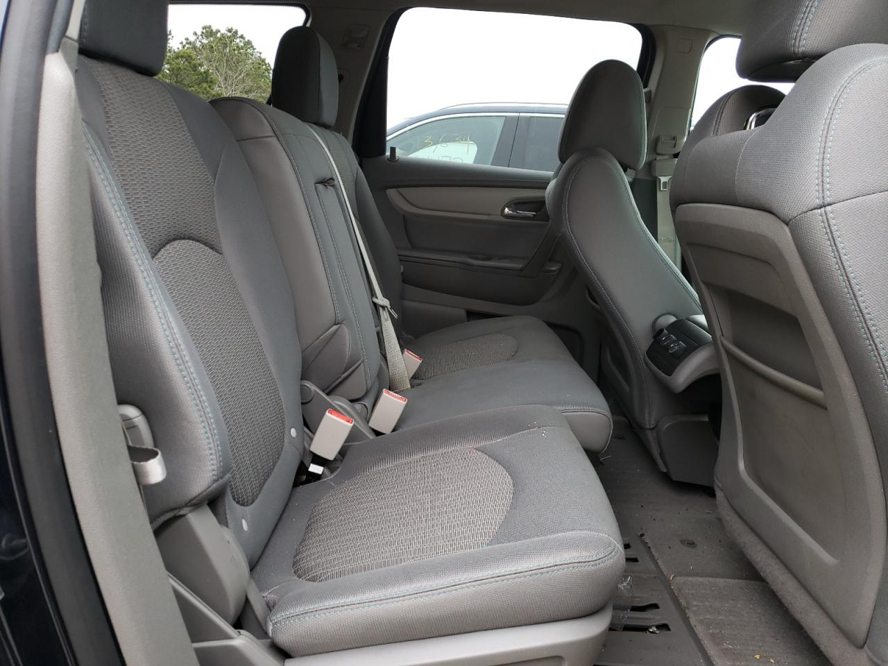 Photo 6 from auction – 2017 CHEVROLET TRAVERSE L with VIN 1GNKRFED5HJ250053