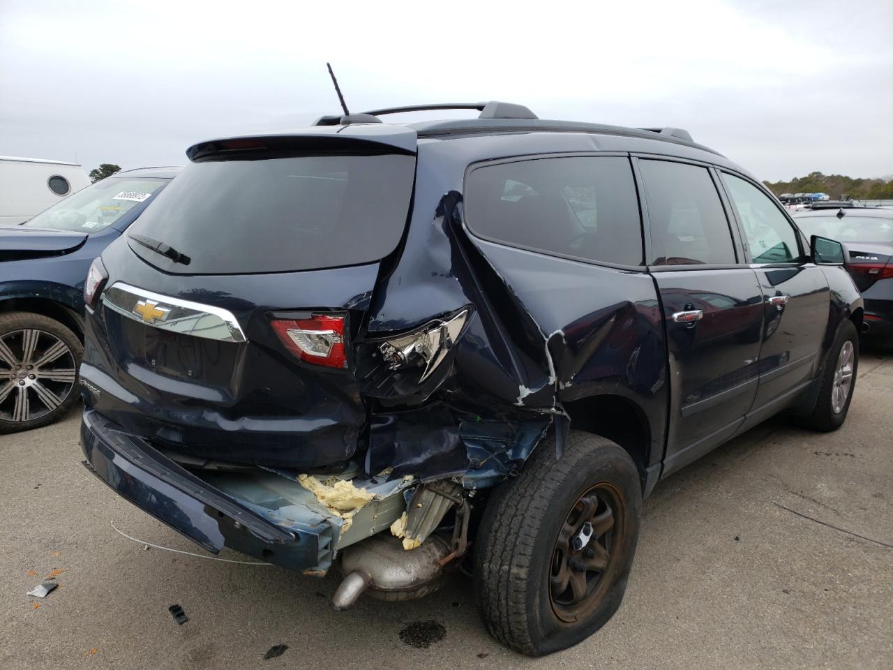Photo 4 from auction – 2017 CHEVROLET TRAVERSE L with VIN 1GNKRFED5HJ250053