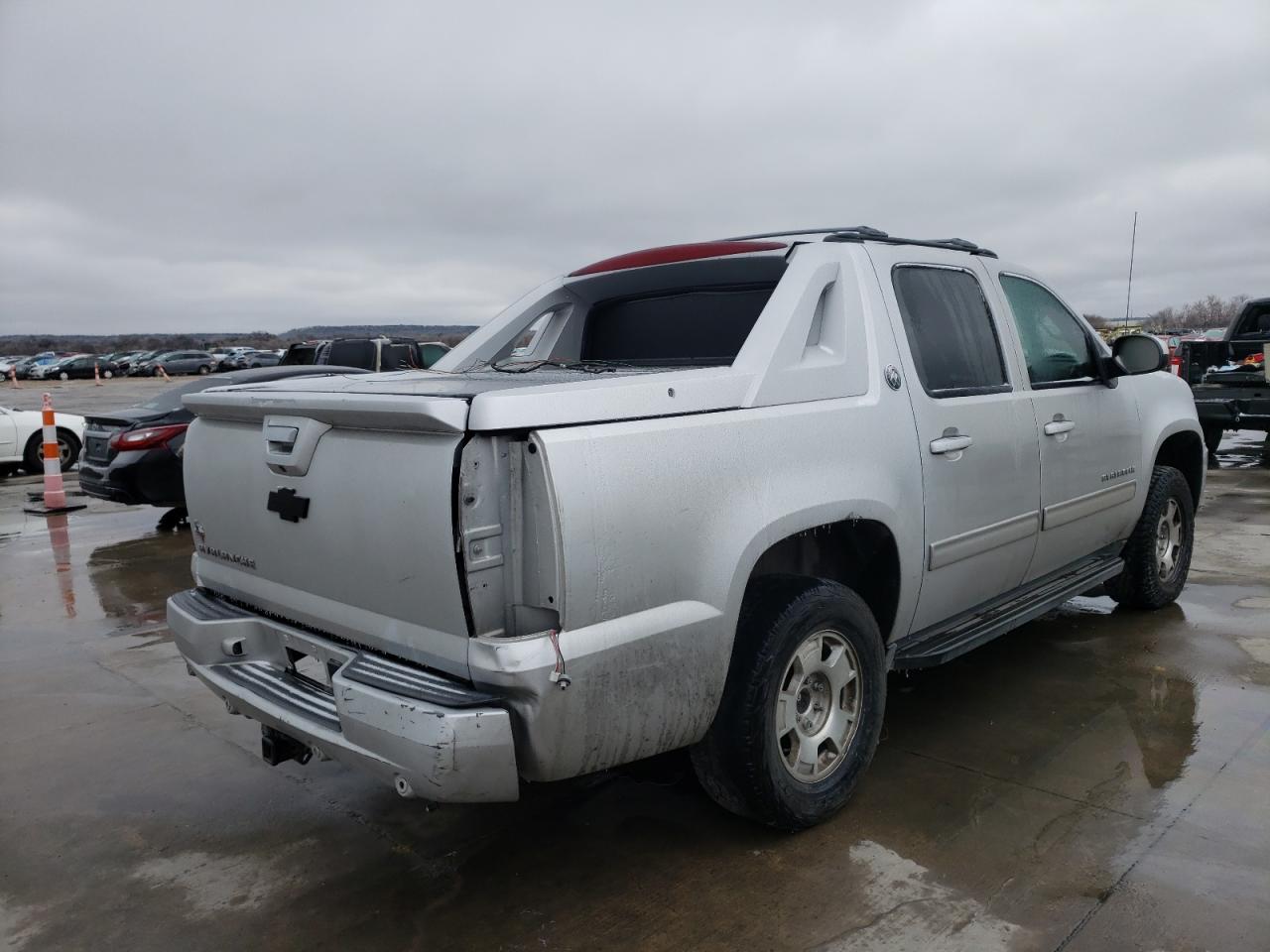 Photo 4 from auction – 2013 CHEVROLET AVALANCHE with VIN 3GNTKFE73DG235243