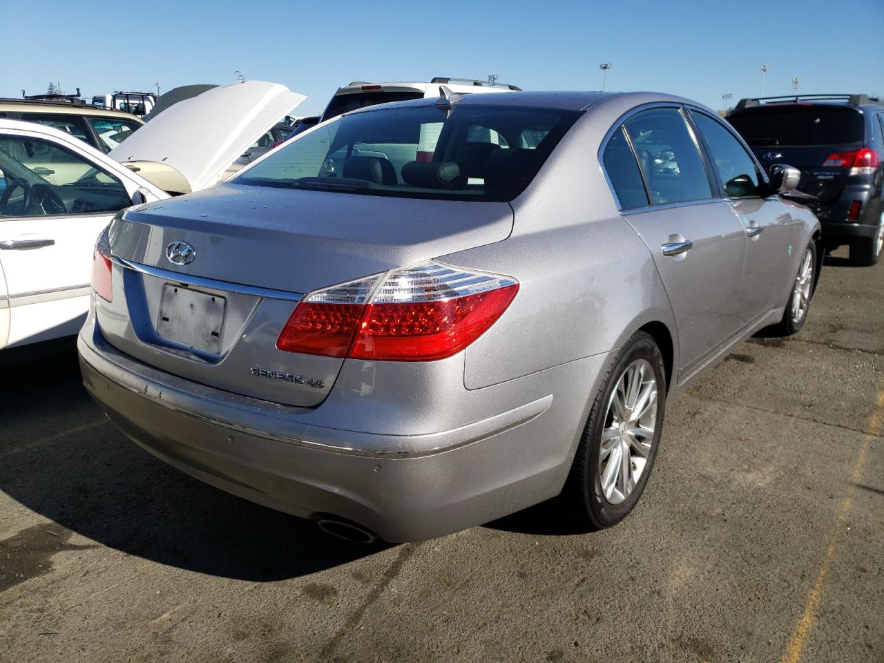 Photo 4 from auction – 2011 HYUNDAI GENESIS 4. with VIN KMHGC4DF5BU121447