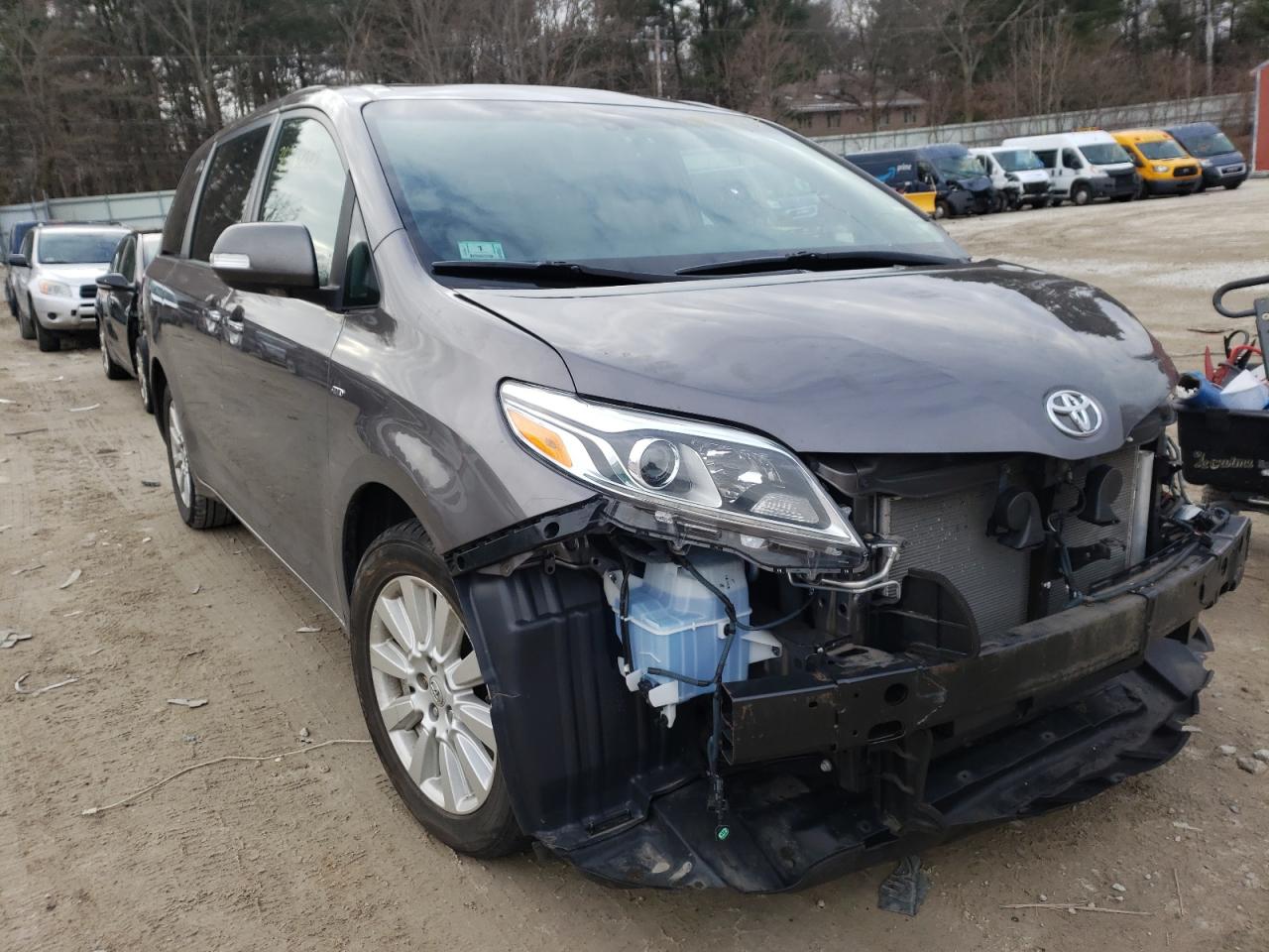 Photo 1 from auction – 2017 TOYOTA SIENNA XLE with VIN 5TDDZ3DC3HS155812