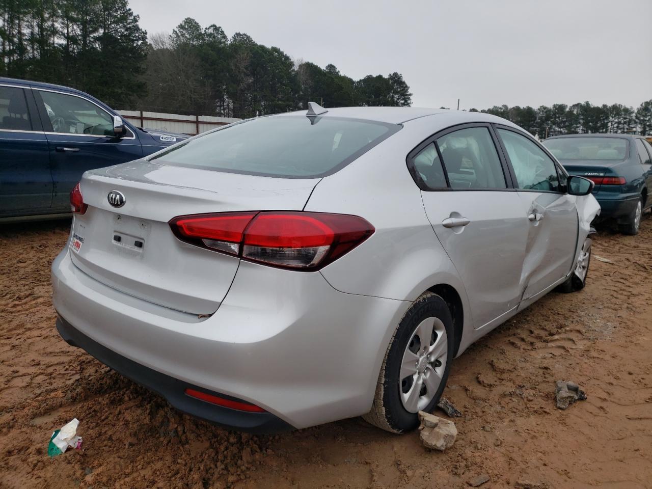 Photo 4 from auction – 2017 KIA FORTE LX with VIN 3KPFK4A72HE036816