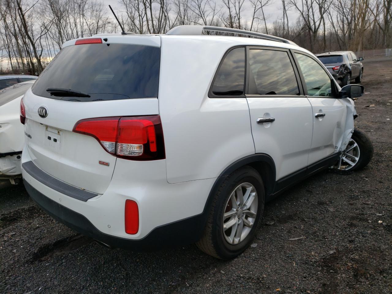 Photo 4 from auction – 2014 KIA SORENTO LX with VIN 5XYKTDA60EG493237