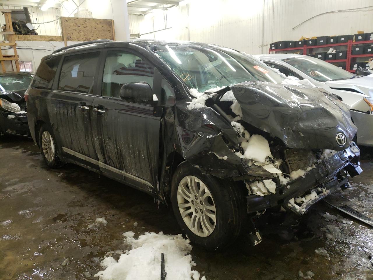 Photo 1 from auction – 2015 TOYOTA SIENNA XLE with VIN 5TDYK3DC0FS688381