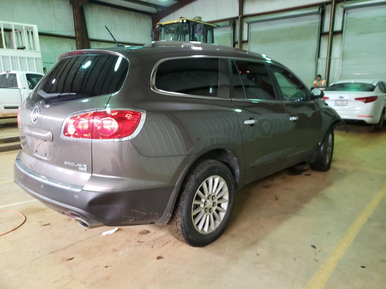 Photo 4 from auction – 2011 BUICK ENCLAVE CX with VIN 5GAKRBED4BJ164081