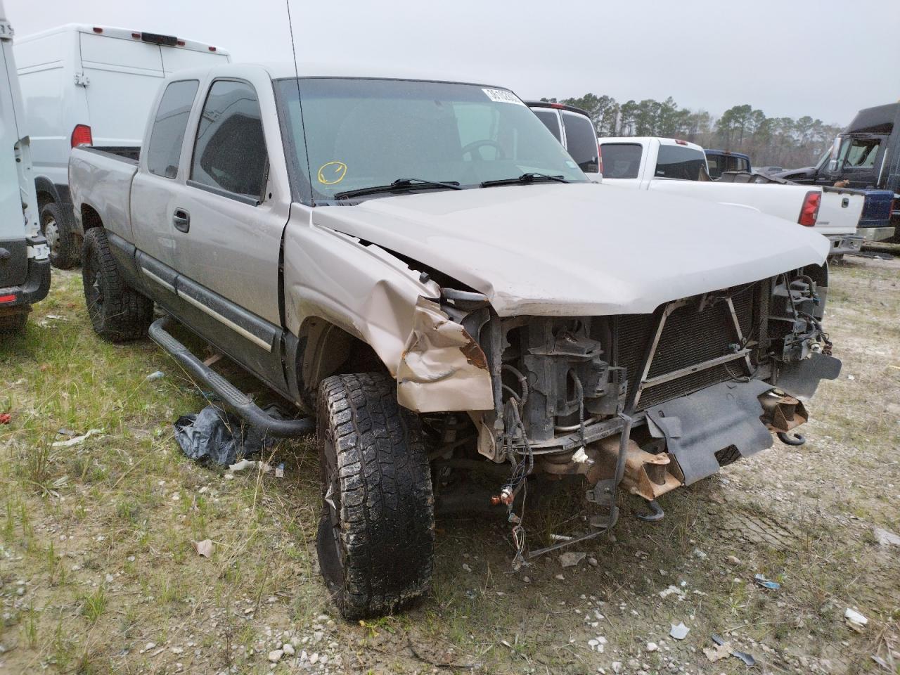 CHEVROLET SILVERADO 2004 with VIN 2GCEC19V741133236 - Photo from auction